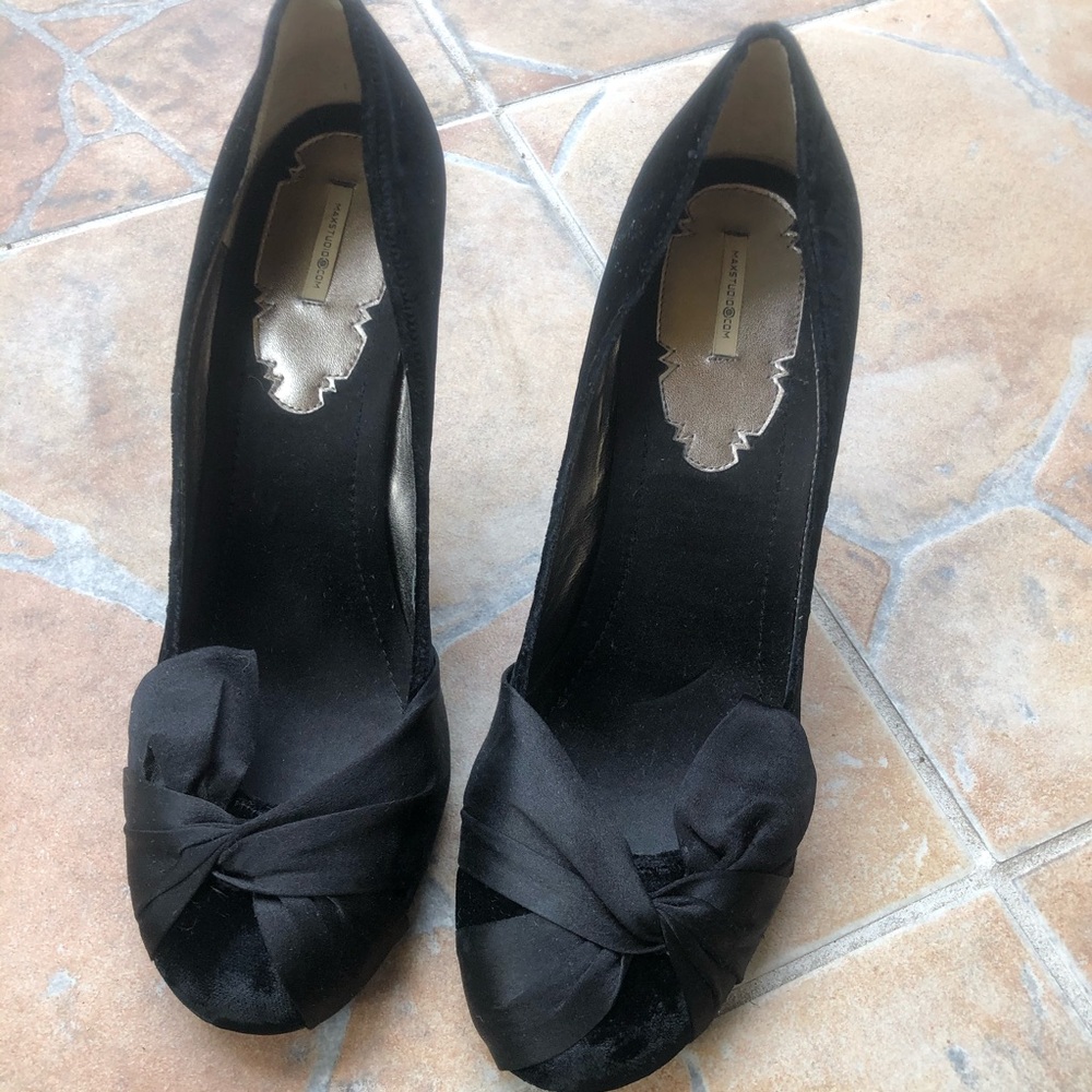 Max Studio Velvet Black High Heels w/ Bow